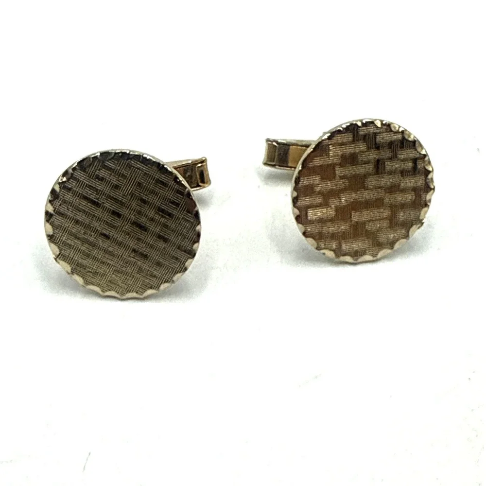 Vintage Gold Tone Round Basketweave Scalloped Edge Toggle Back Cufflinks